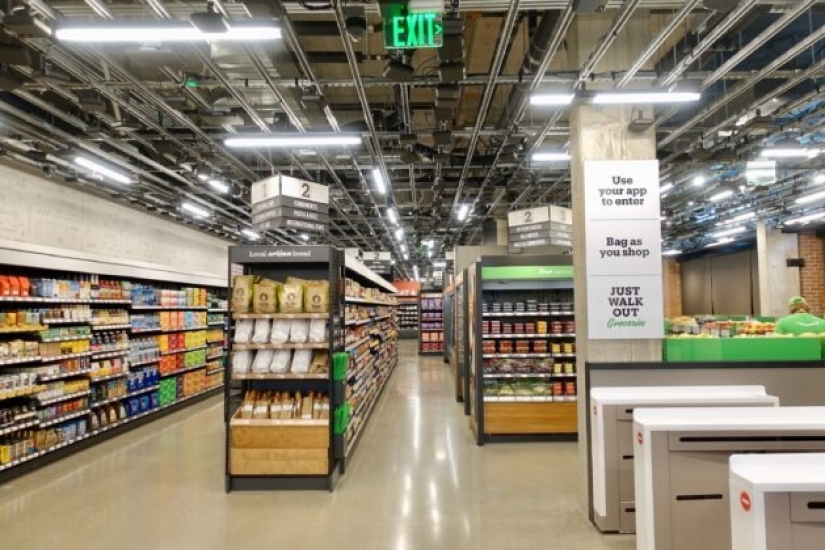 Inside "Amazon Go Grocery": the company opened the first supermarket without cashiers and checkout lanes