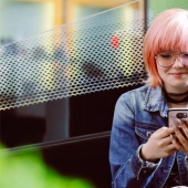 Instagram without likes: photos and text remain. Which of them is more important?