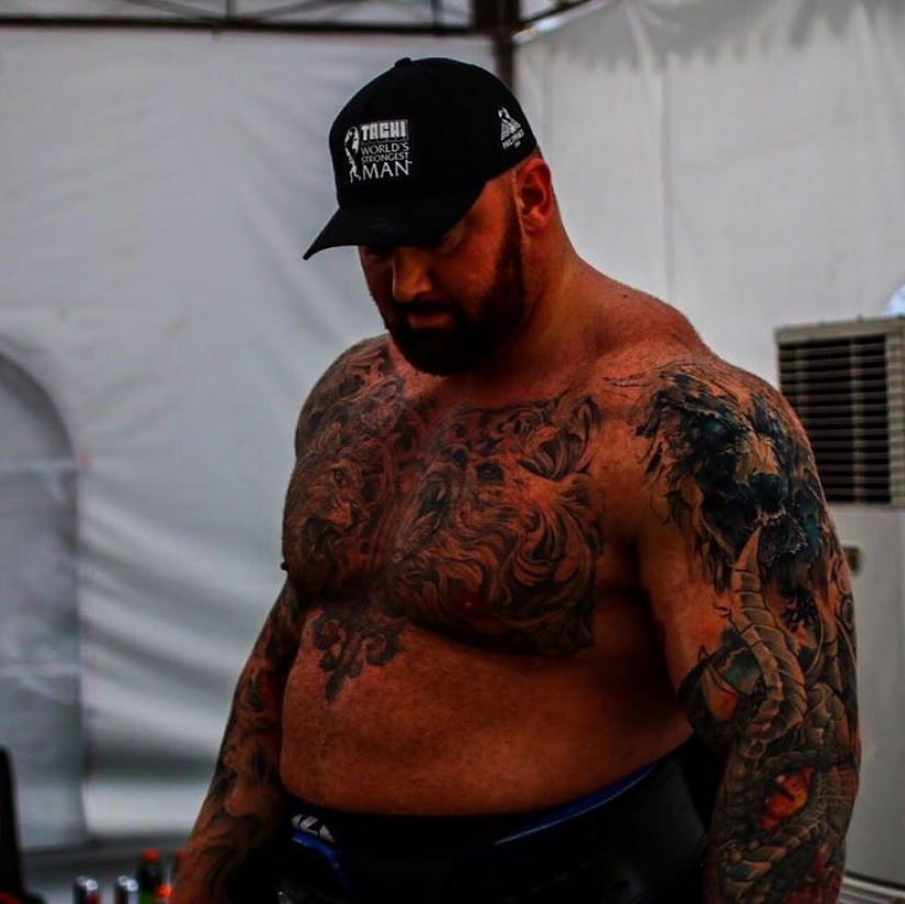 Internet trolls turned on the strongest man on the planet because of a miniature lover