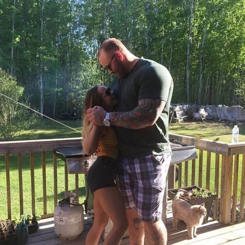 Internet trolls turned on the strongest man on the planet because of a miniature lover