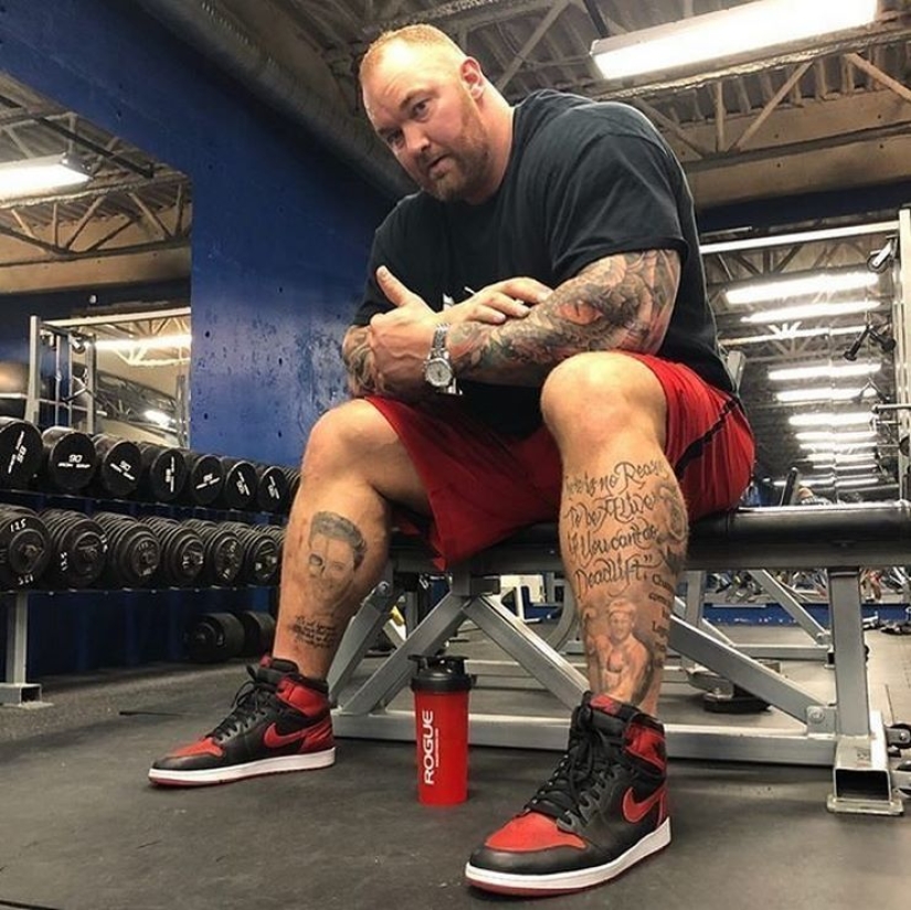Internet trolls turned on the strongest man on the planet because of a miniature lover