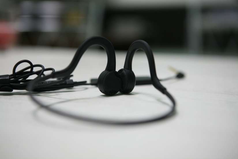 Is it possible to listen to music through your finger: myths and facts about bone conduction of sound Is it possible to listen to music through your finger: myths and facts about bone conduction of sound