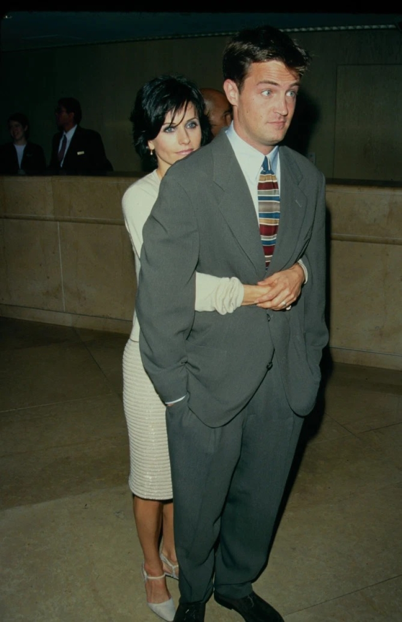 Is this love? Photos of Matthew Perry and Courteney Cox that confirm fans' guesses