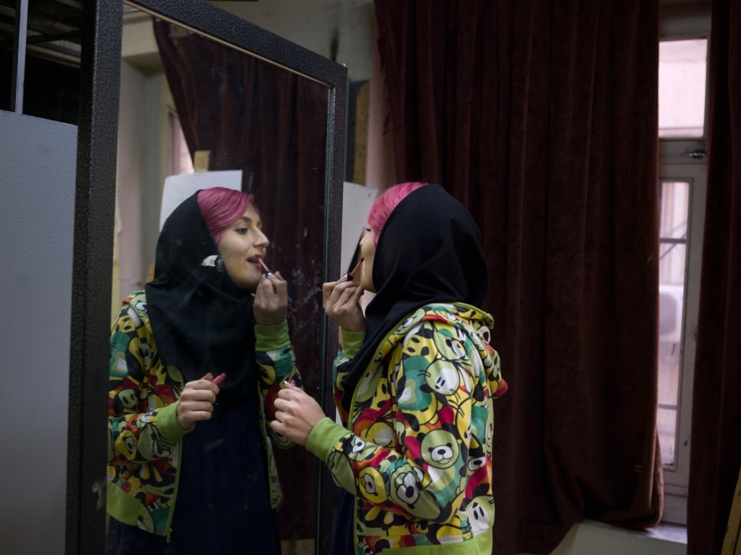 Islam, cigarettes and Botox — daily life of women in Iran Islam, cigarettes and Botox — daily life of women in Iran