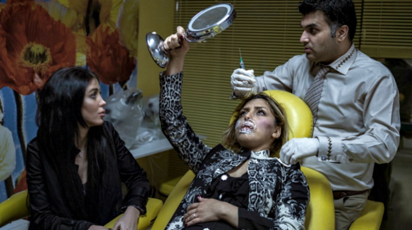 Islam, cigarrillos y Botox — la vida cotidiana de las mujeres en Irán Islam, cigarrillos y Botox — la vida cotidiana de las mujeres en Irán