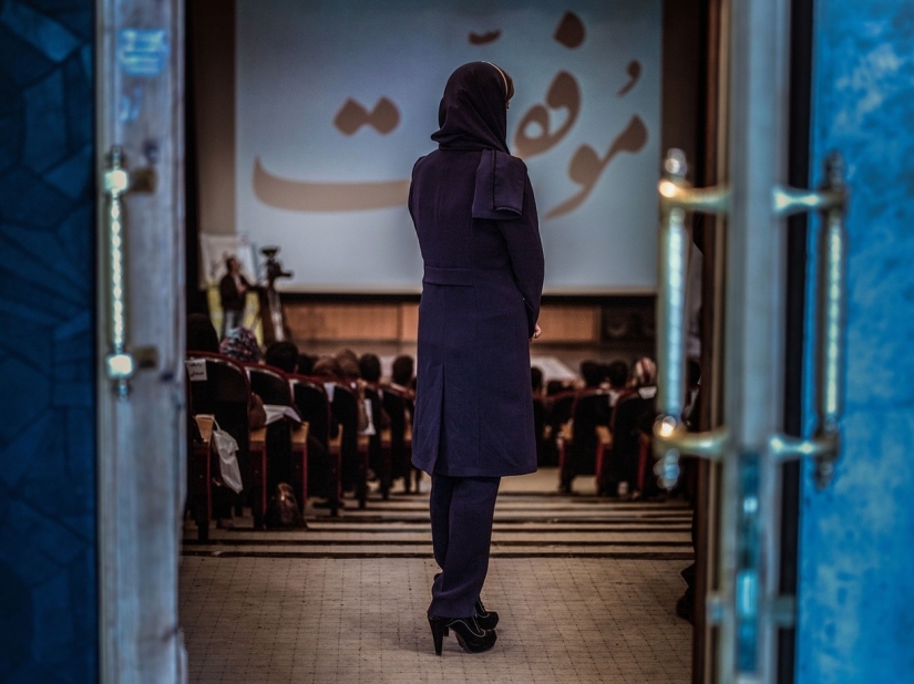 Islam, cigarrillos y Botox — la vida cotidiana de las mujeres en Irán Islam, cigarrillos y Botox — la vida cotidiana de las mujeres en Irán