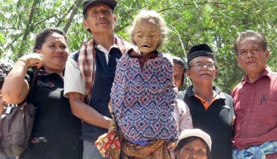 It's Not Over Yet: The World's Strangest Funeral Rituals It's Not Over Yet: The World's Strangest Funeral Rituals