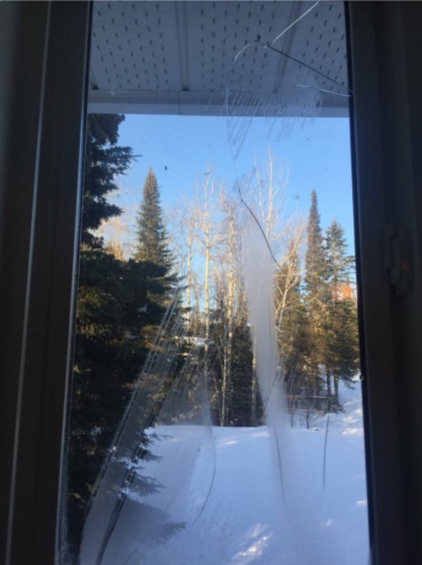 It's so cold in the USA and Canada that windows burst in houses It's so cold in the USA and Canada that windows burst in houses