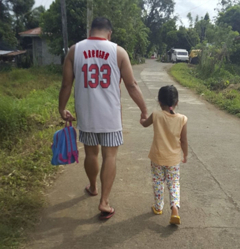 It's so touching! Filipina secretly photographed her husband and daughter for four years