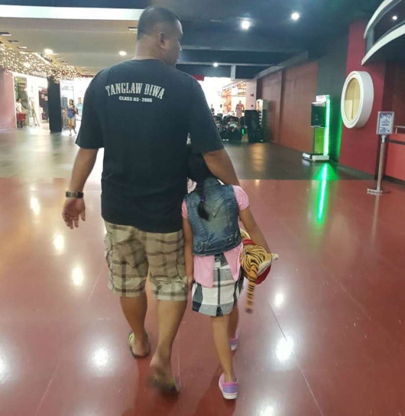 It's so touching! Filipina secretly photographed her husband and daughter for four years