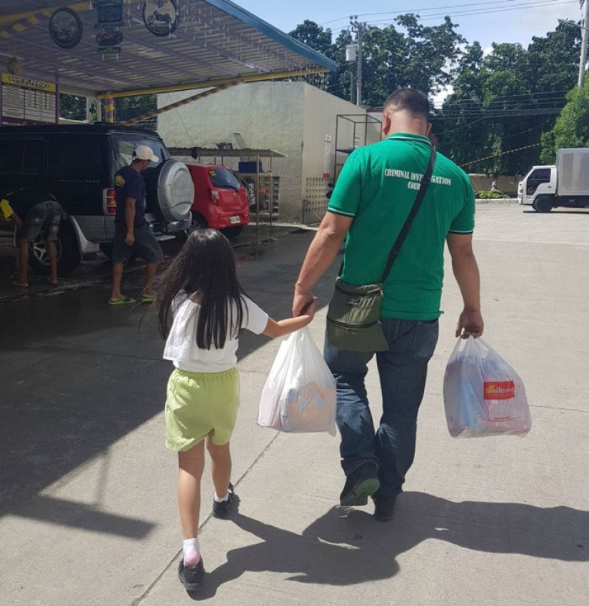 It's so touching! Filipina secretly photographed her husband and daughter for four years