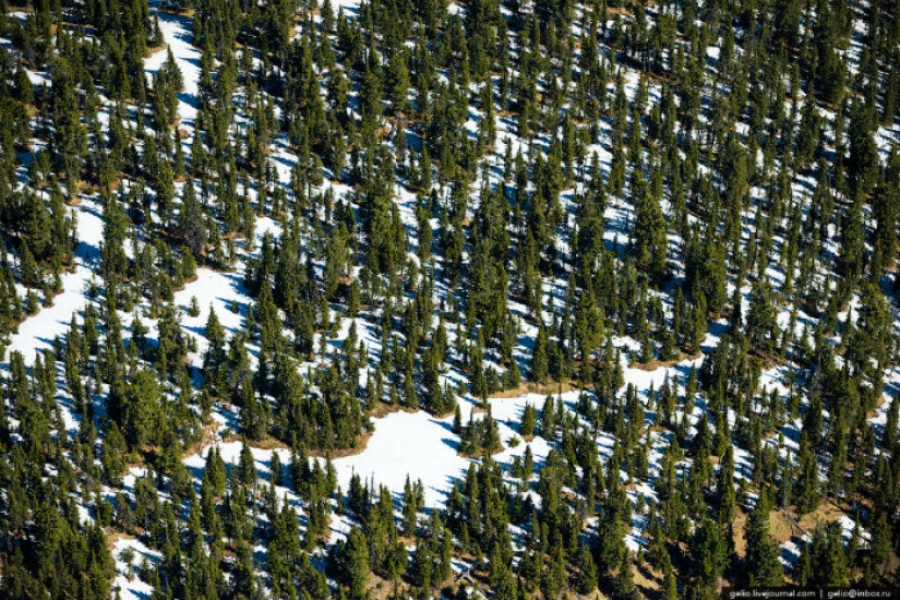 Jakasia desde una altura: Parque Natural Ergaki, Central hidroeléctrica Sayano-Shushenskaya y Abakan Jakasia desde una altura: Parque Natural Ergaki, Central hidroeléctrica Sayano-Shushenskaya y Abakan