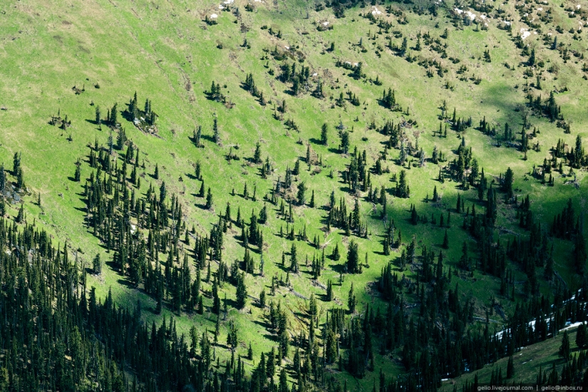 Jakasia desde una altura: Parque Natural Ergaki, Central hidroeléctrica Sayano-Shushenskaya y Abakan Jakasia desde una altura: Parque Natural Ergaki, Central hidroeléctrica Sayano-Shushenskaya y Abakan