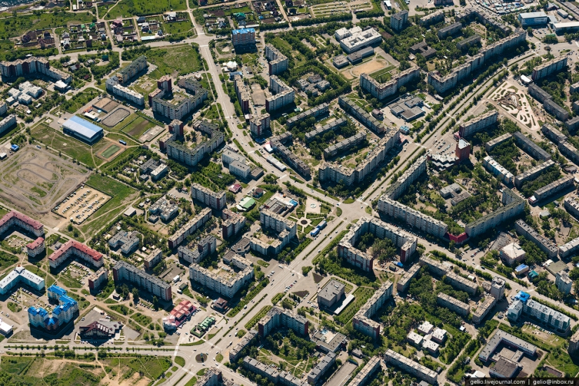 Jakasia desde una altura: Parque Natural Ergaki, Central hidroeléctrica Sayano-Shushenskaya y Abakan Jakasia desde una altura: Parque Natural Ergaki, Central hidroeléctrica Sayano-Shushenskaya y Abakan