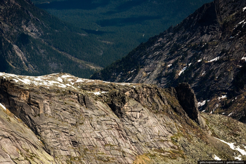 Jakasia desde una altura: Parque Natural Ergaki, Central hidroeléctrica Sayano-Shushenskaya y Abakan Jakasia desde una altura: Parque Natural Ergaki, Central hidroeléctrica Sayano-Shushenskaya y Abakan