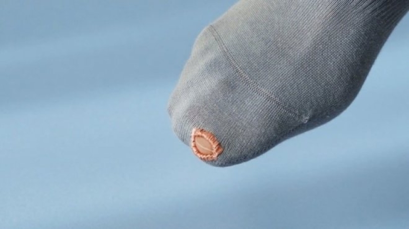 Japanese designer presented a collection of "eco-friendly" leaky socks