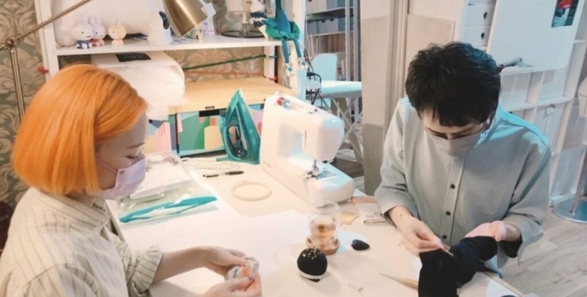 Japanese designer presented a collection of "eco-friendly" leaky socks