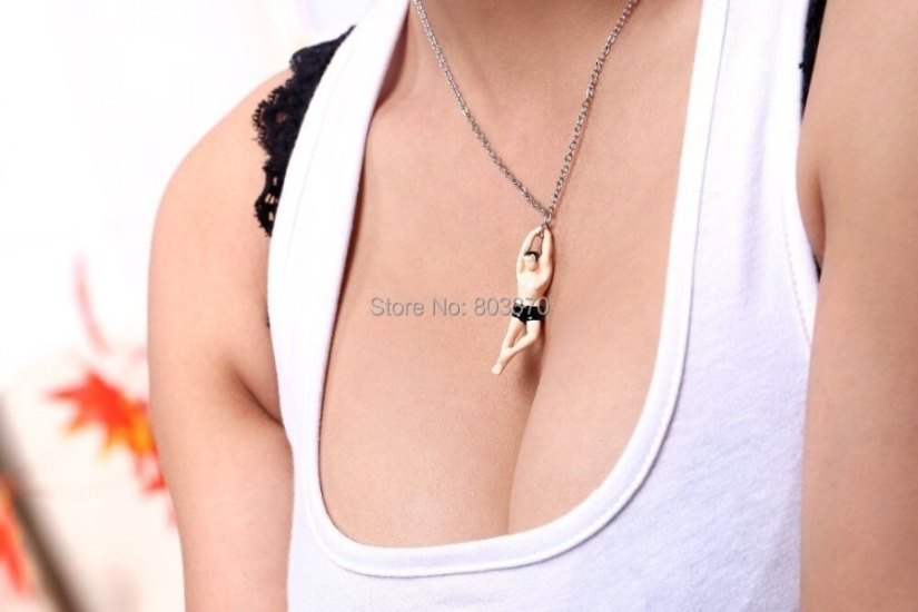 Japanese designer presented a collection of "eco-friendly" leaky socks