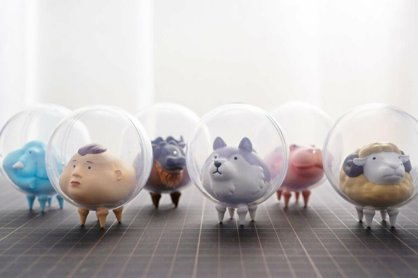 Japanese designer presented a collection of "eco-friendly" leaky socks