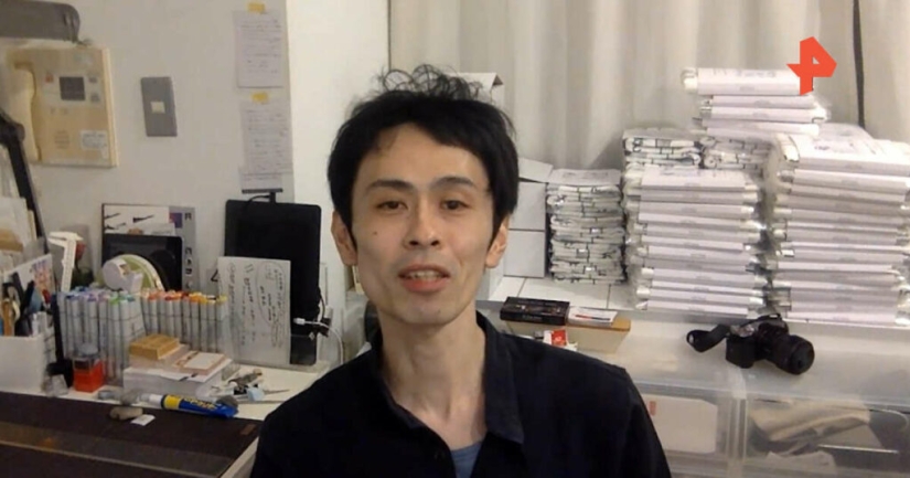 Japanese designer presented a collection of "eco-friendly" leaky socks