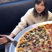 Japanese woman eats 60 burgers and 3 kilos of noodles in one sitting and remains slim