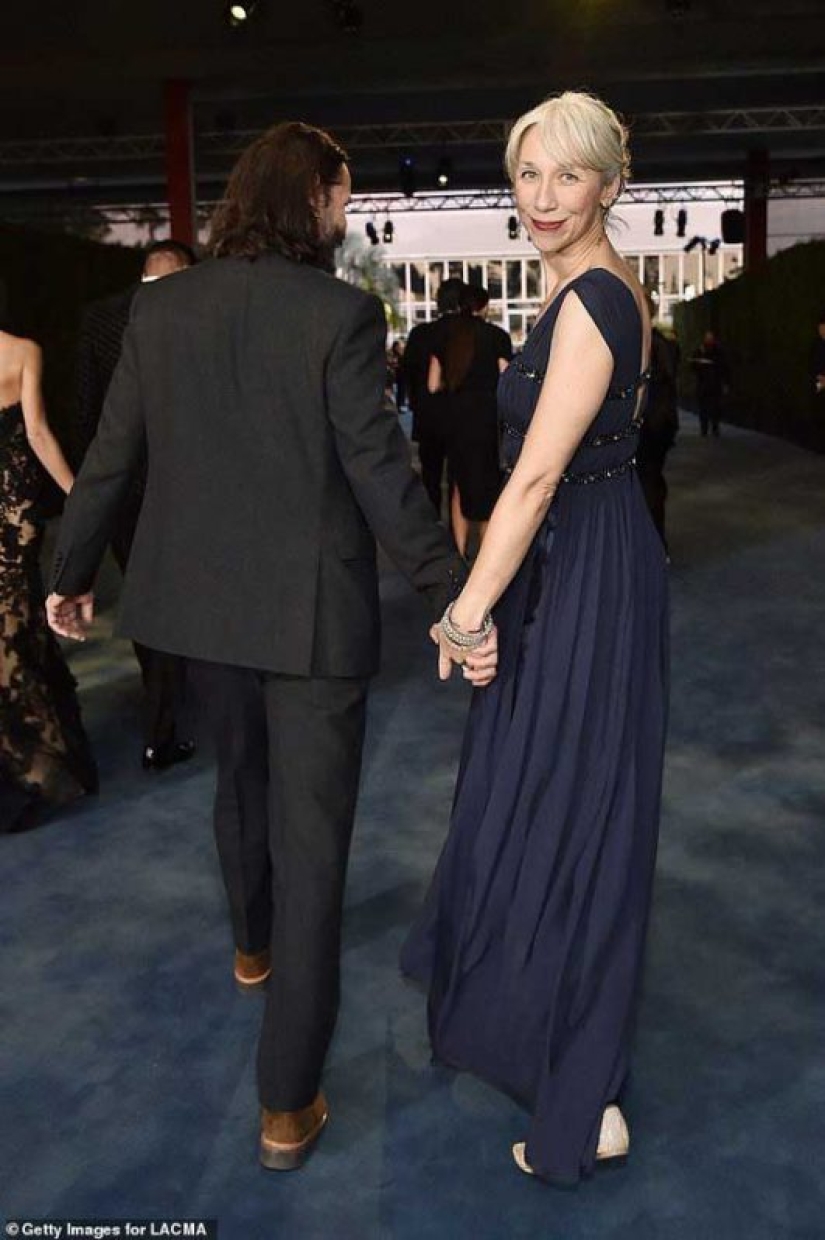 Keanu Reeves appeared in public with his girlfriend. Now it 's official