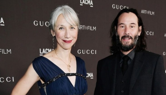 Keanu Reeves appeared in public with his girlfriend. Now it 's official