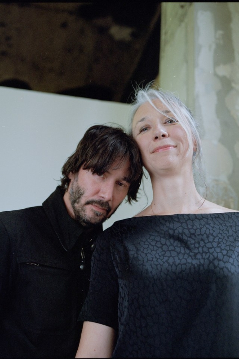Keanu Reeves finally got a girlfriend, but she was immediately called "weird" Keanu Reeves finally got a girlfriend, but she was immediately called "weird"
