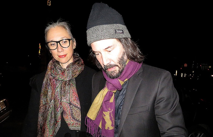 Keanu Reeves finally got a girlfriend, but she was immediately called "weird" Keanu Reeves finally got a girlfriend, but she was immediately called "weird"