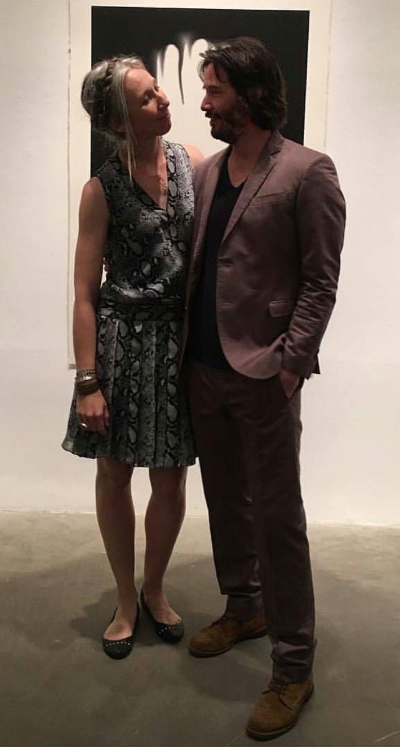 Keanu Reeves finally got a girlfriend, but she was immediately called "weird" Keanu Reeves finally got a girlfriend, but she was immediately called "weird"