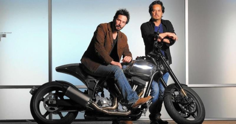Keanu Reeves se dedica a la producción de motocicletas de lujo
