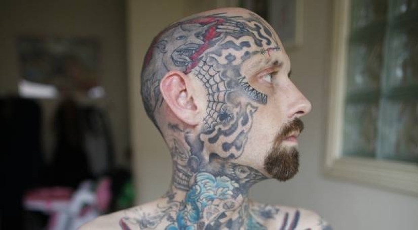 "Kids, don't be scared, this is your dad": an Irishman spent 36 thousand dollars on tattoos and turned into a kind of skeleton "Kids, don't be scared, this is your dad": an Irishman spent 36 thousand dollars on tattoos and turned into a kind of skeleton