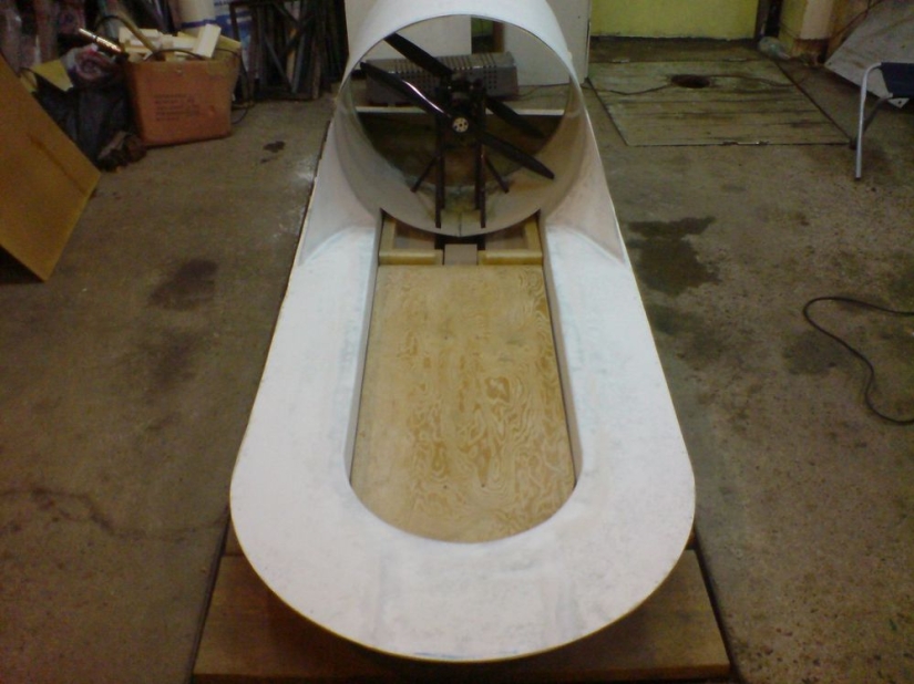 Krasnoyarets finishes assembling a Russian hoverboard in his father's garage Krasnoyarets finishes assembling a Russian hoverboard in his father's garage