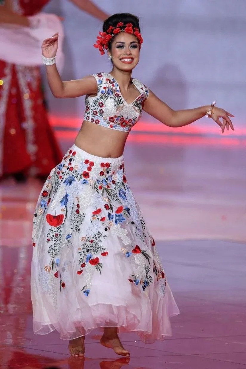 La belleza salvará al mundo: la desinteresada "Miss Inglaterra" se quitó la corona para salvar a pacientes con coronavirus