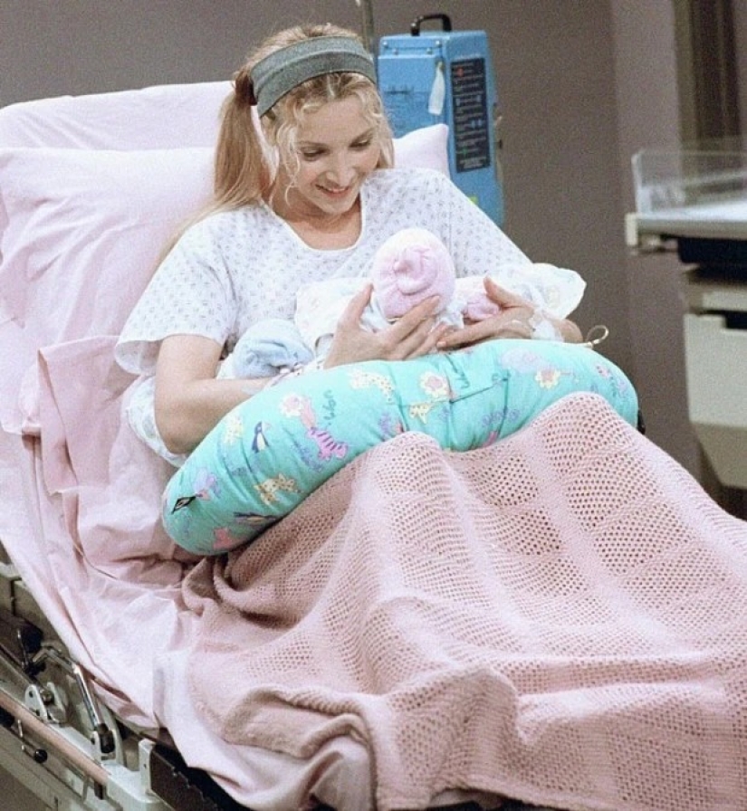 La chica que interpretó a la hija de Phoebe de "Friends" creció y se convirtió en su telemama La chica que interpretó a la hija de Phoebe de "Friends" creció y se convirtió en su telemama