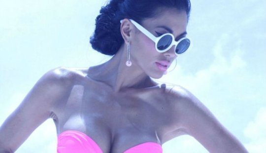 La esposa de un cirujano plástico con un cuerpo ideal se convirtió en un anuncio de la clínica de su esposo