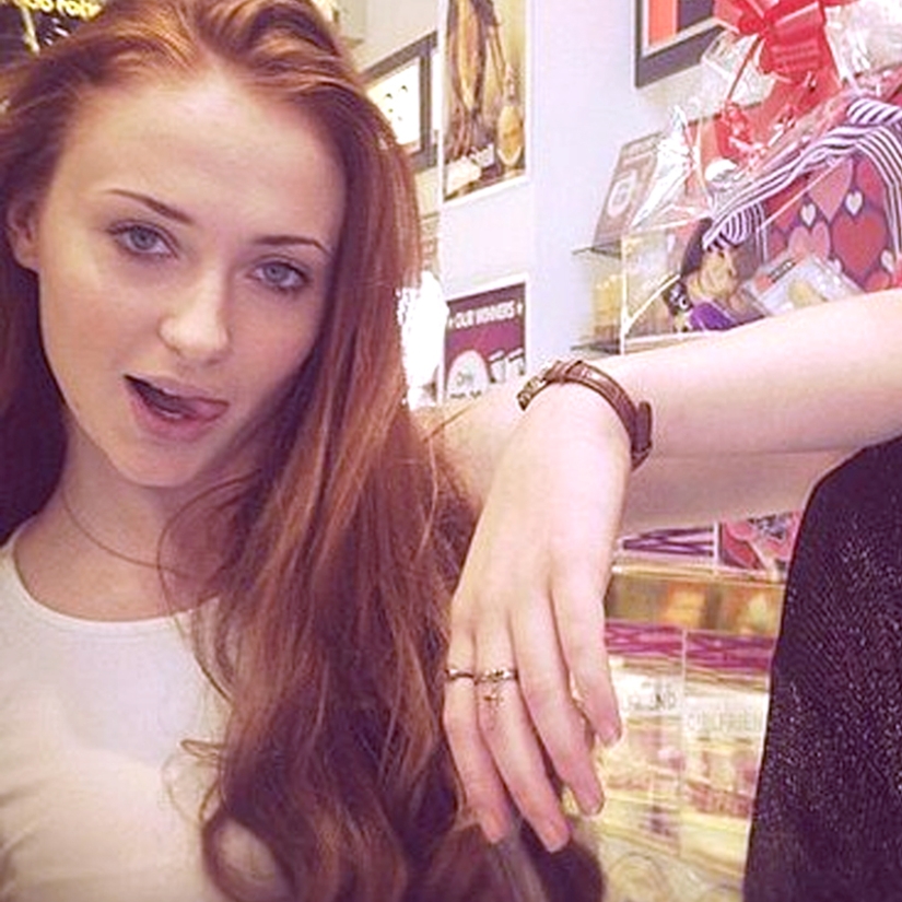 La estrella de Juego de Tronos Sophie Turner y su amor por las salchichas