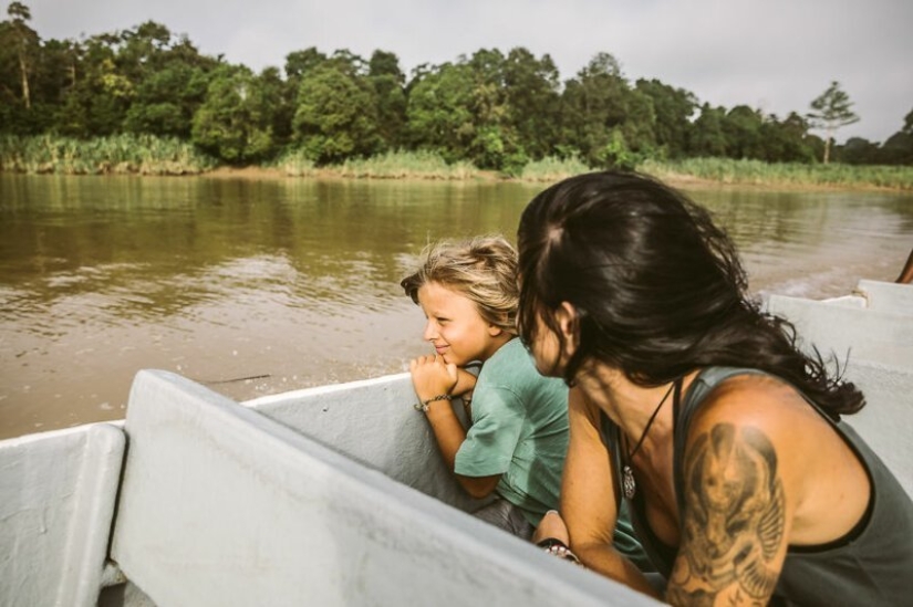 La familia vendió todo y se fue en un viaje en el camión viejo