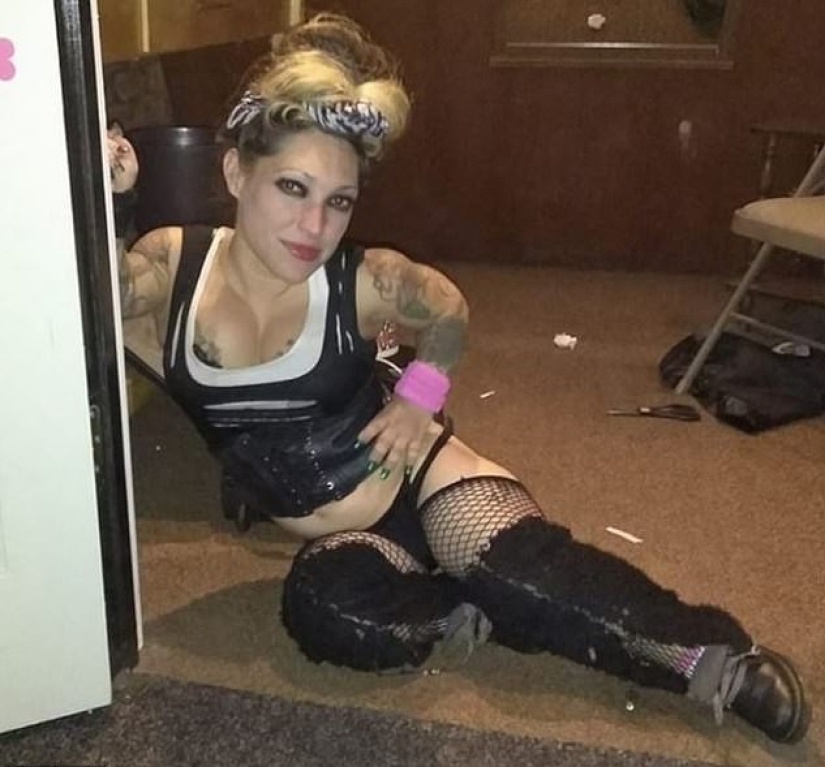 La gran venganza de una mujercita: una estrella porno enana cortó a su novio