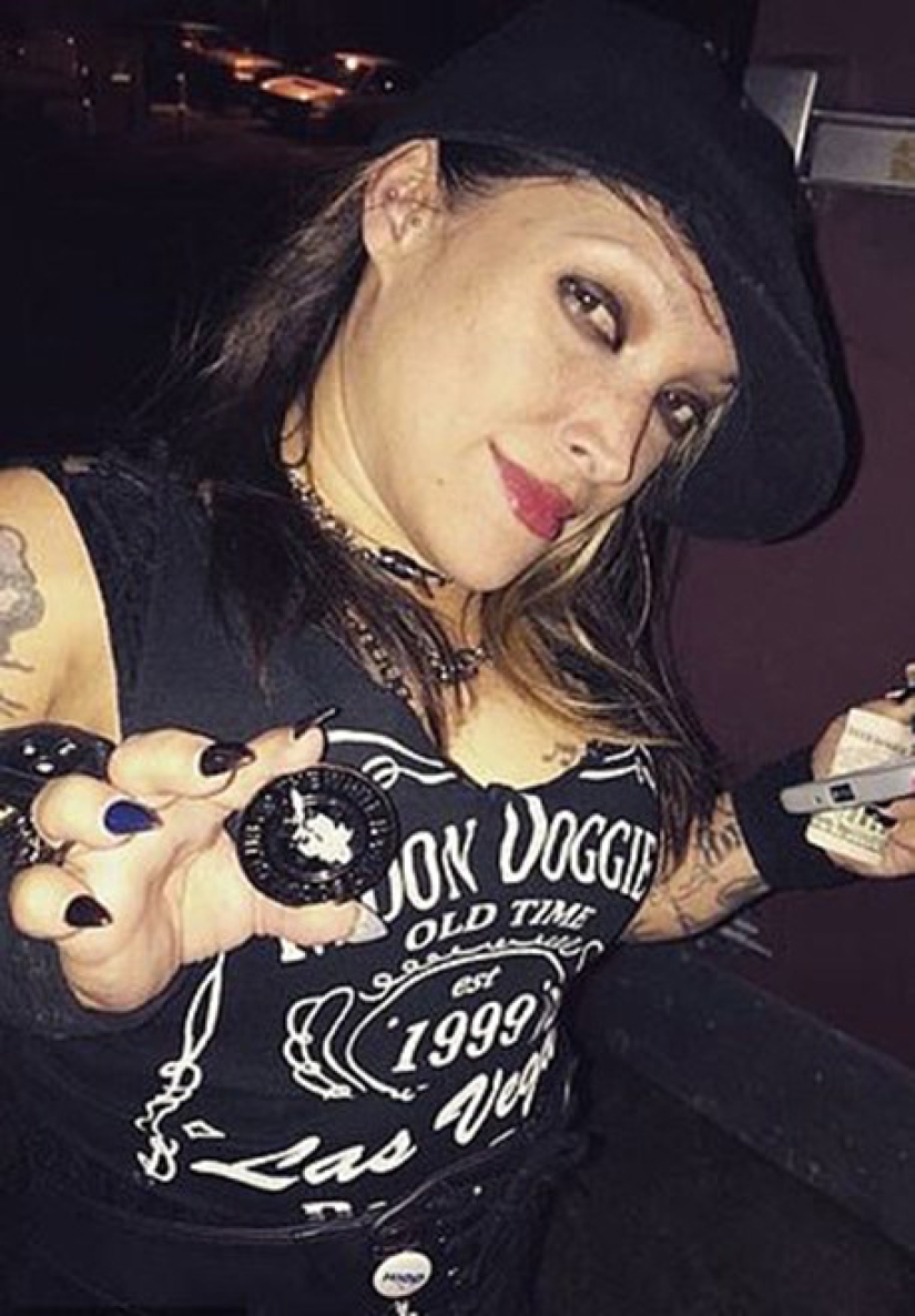 La gran venganza de una mujercita: una estrella porno enana cortó a su novio
