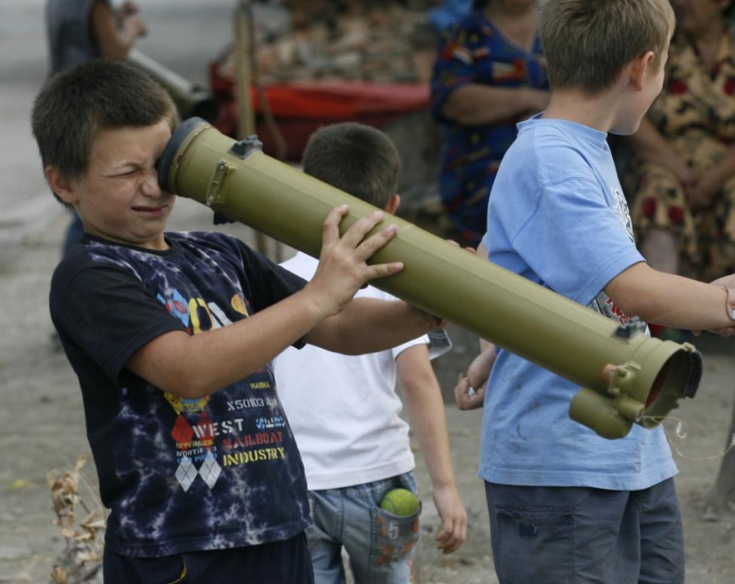 La guerra en manos de un niño