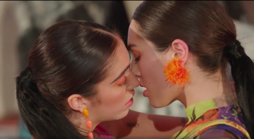 La hija de 23 años de Madonna participó en una orgía por el arte