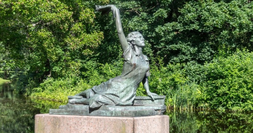 La historia de la francesa Raymonda Dien, que se tumbó en los rieles para detener la guerra