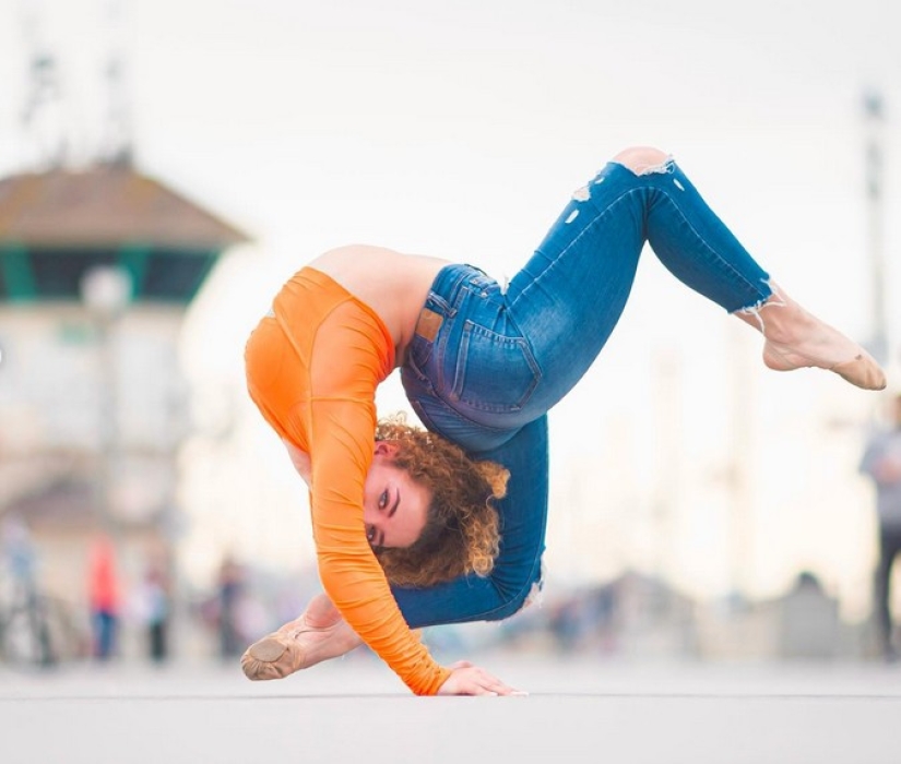 La joven gimnasta Sophie Dossi, sorprendiendo con su flexibilidad