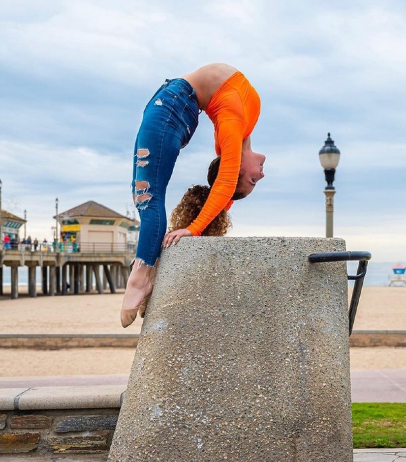 La joven gimnasta Sophie Dossi, sorprendiendo con su flexibilidad