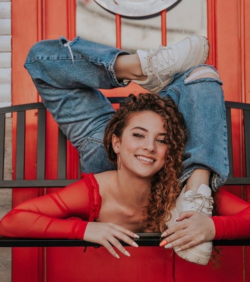 La joven gimnasta Sophie Dossi, sorprendiendo con su flexibilidad