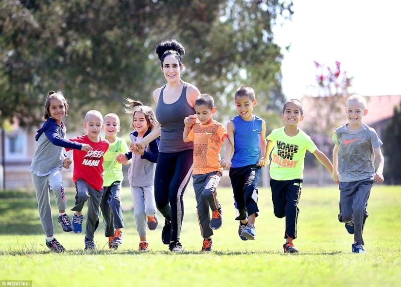 La madre de 14 hijos lamenta la carrera de stripper y el rodaje en películas para adultos La madre de 14 hijos lamenta la carrera de stripper y el rodaje en películas para adultos