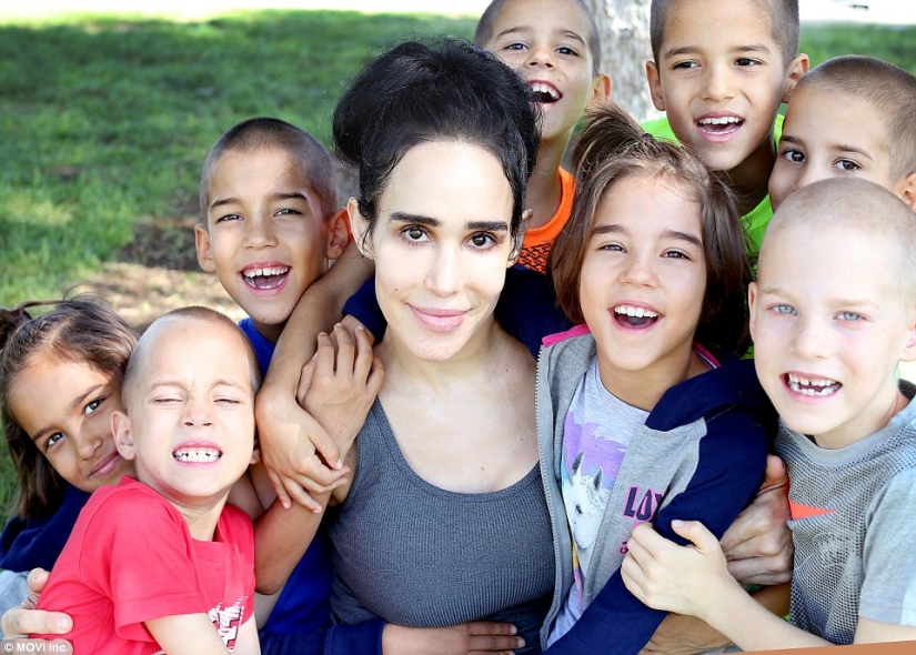 La madre de 14 hijos lamenta la carrera de stripper y el rodaje en películas para adultos La madre de 14 hijos lamenta la carrera de stripper y el rodaje en películas para adultos