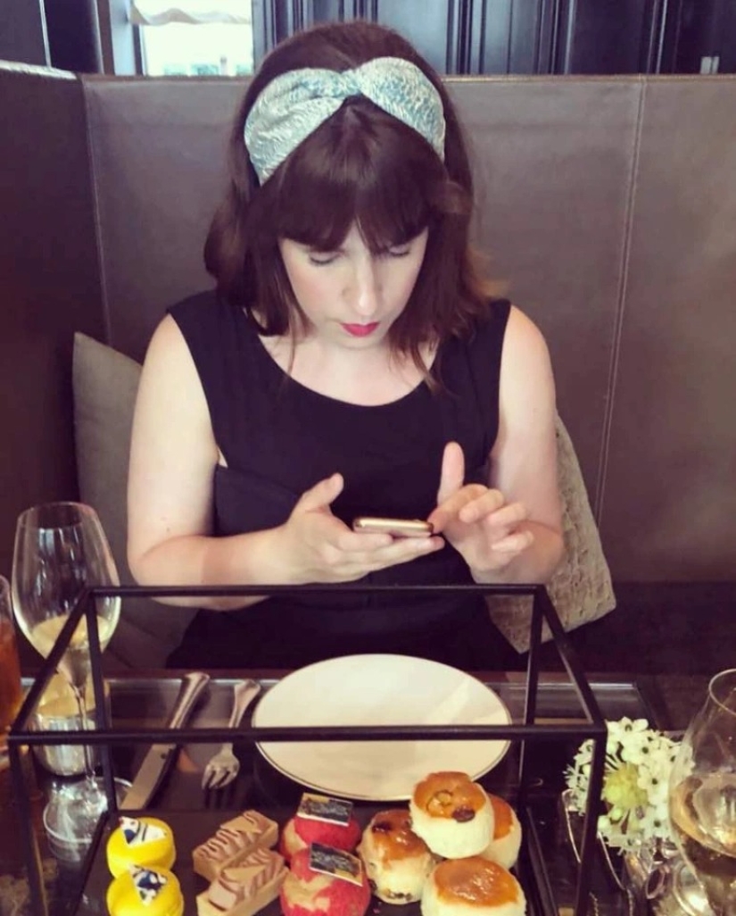La mujer británica trató de organizar una vida personal en cuarentena y organizó una cita virtual La mujer británica trató de organizar una vida personal en cuarentena y organizó una cita virtual