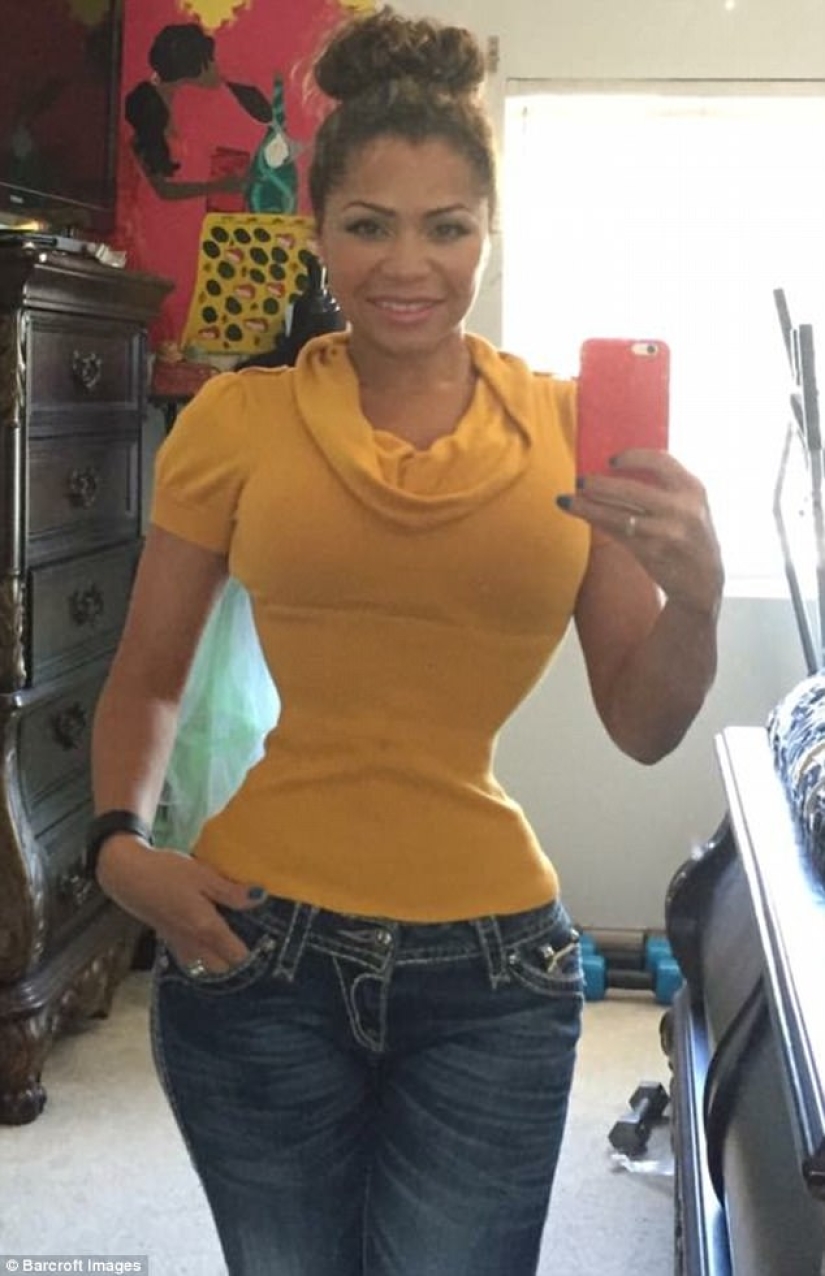 La mujer estadounidense aprieta la cintura a 45 centímetros y no se quita el corsé ni siquiera durante las relaciones sexuales La mujer estadounidense aprieta la cintura a 45 centímetros y no se quita el corsé ni siquiera durante las relaciones sexuales